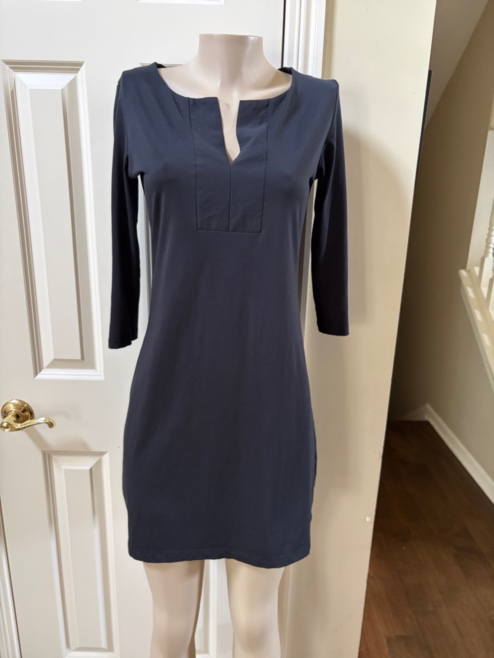 Barbara Gerwit Solid Cotton Black slit Neck style Knit Dress, med